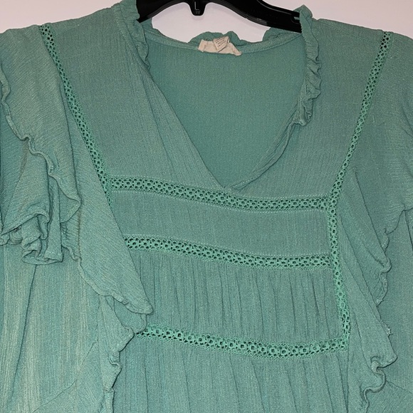 Green blouse - Picture 2 of 2